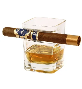 Rum- en whiskyglas met sigaarhouder
